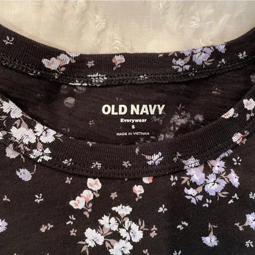 Old Navy Everywear floral t shirt NWT Sz S - Picture 2 of 6